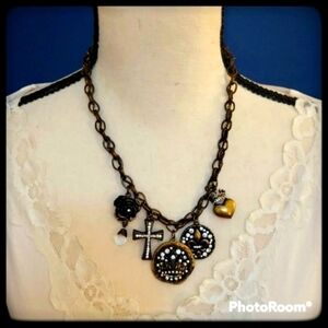 COOKIE LEE 1990s Antique Brass Crown Cross Charm Chain Necklace